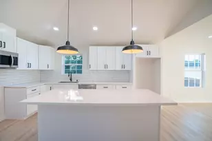 1310 E 34th St, Houston, TX 77022 - Photo 3