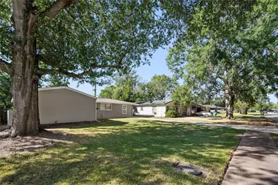 6138 Kenilwood Drive, Houston, TX 77033 - Photo 15