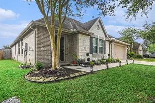 4710 Lake Rim Drive, Alvin, TX 77511 - Photo 3
