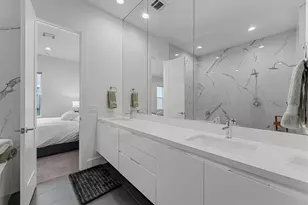 5854 E Post Oak Ln, Houston, TX 77055 - Photo 17