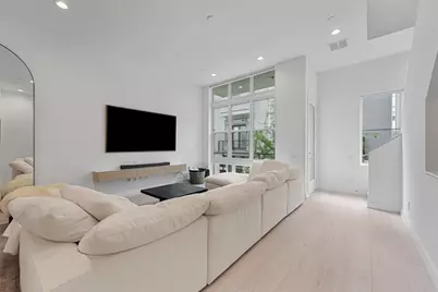 5854 E Post Oak Lane, Houston, TX 77055 - Photo 9