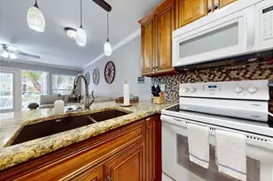 730 E Mather St, New Braunfels, TX 78130 - Photo 5