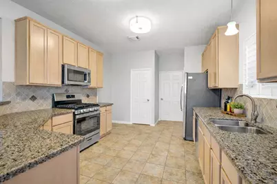 10806 Shell Creek Court Court, Houston, TX 77064 - Photo 9