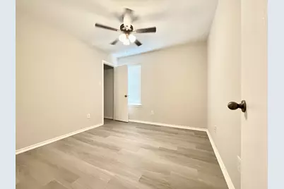 5723 Wandering Creek Drive, Richmond, TX 77469 - Photo 9