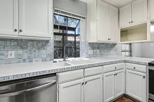 5918 Pine Arbor Dr, Houston, TX 77066 - Photo 9