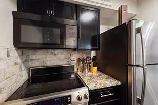 10855 Meadowglen Ln, Houston, TX 77042 - Photo 5