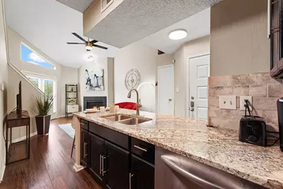 10855 Meadowglen Lane #729, Houston, TX 77042 - Photo 7