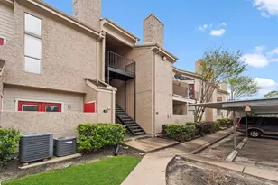 10855 Meadowglen Ln, Houston, TX 77042 - Photo 21