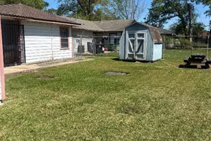 7310 Yoe St, Houston, TX 77016 - Photo 9