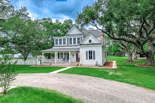 600 S Walker St, Angleton, TX 77515 - Photo 1