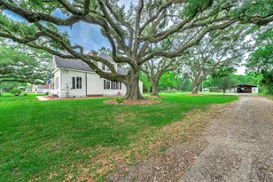 600 S Walker St, Angleton, TX 77515 - Photo 11