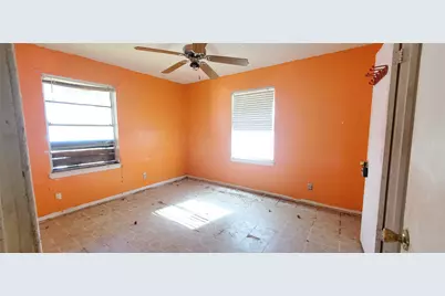 6043 Glenhurst Drive, Houston, TX 77033 - Photo 11