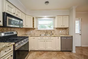 9535 Meadowbriar Ln, Houston, TX 77063 - Photo 9