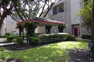 10855 Meadowglen Ln, Houston, TX 77042 - Photo 7