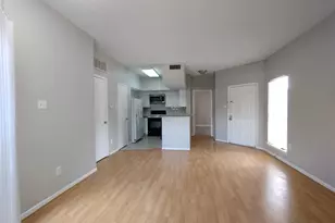 10855 Meadowglen Ln, Houston, TX 77042 - Photo 3