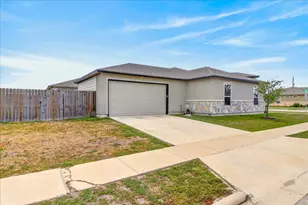 3138 Seawolf Dr, Corpus Christi, TX 78414 - Photo 5