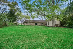 715 W League City Pkwy, League City, TX 77573 - Photo 23