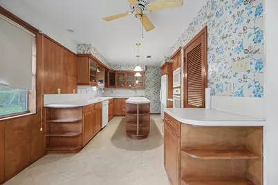 715 West League City Parkway, League City, TX 77573 - Photo 11