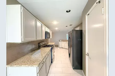 15815 Pilgrim Hall Drive, Friendswood, TX 77546 - Photo 3