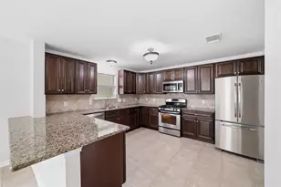 6611 Green Pear Ln, Houston, TX 77049 - Photo 5