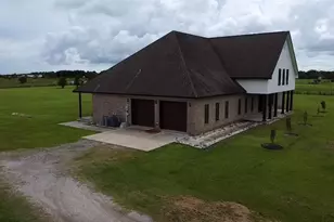 13979 Shellhammer Rd, Winnie, TX 77665 - Photo 7