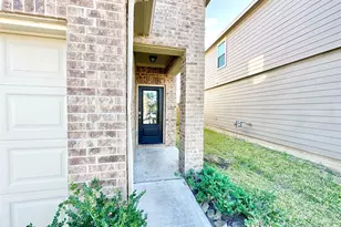 6542 Castle Loch Ct, Houston, TX 77048 - Photo 5