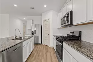 9907 Palm Royal Dr, Baytown, TX 77521 - Photo 9
