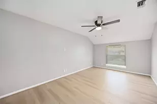 9728 Debbie Ln, Houston, TX 77038 - Photo 15