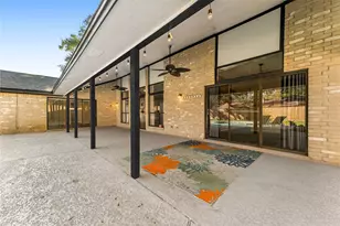 303 Narcissus St, Lake Jackson, TX 77566 - Photo 7