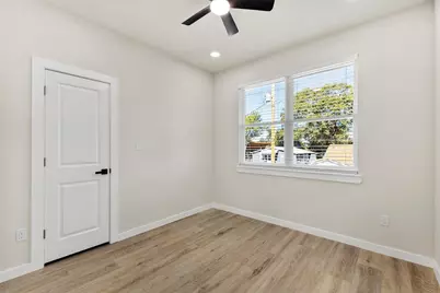 1105 East Main Street, Brenham, TX 77833 - Photo 17