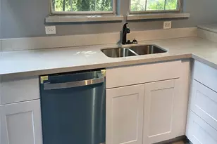 5306 Pickfair St, Houston, TX 77026 - Photo 5