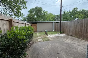 1037 N Chenango St, Angleton, TX 77515 - Photo 9