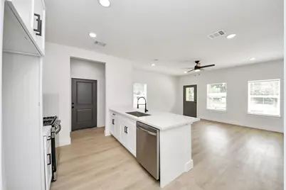 1314 W Willis Street, Alvin, TX 77511 - Photo 25