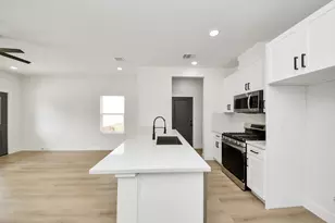 1314 W Willis St, Alvin, TX 77511 - Photo 5