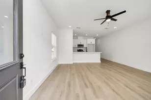 1314 W Willis St, Alvin, TX 77511 - Photo 3