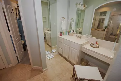 2402 Clippers Square, Nassau Bay, TX 77058 - Photo 17