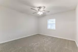 1309 W Lang St, Alvin, TX 77511 - Photo 17
