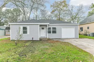 1309 W Lang St, Alvin, TX 77511 - Photo 5