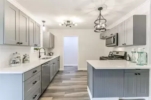 1309 W Lang St, Alvin, TX 77511 - Photo 1