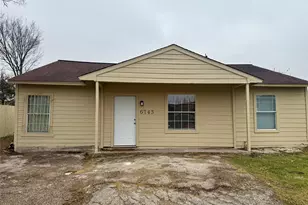 6743 Crestmont St, Houston, TX 77033 - Photo 9