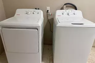 6743 Crestmont St, Houston, TX 77033 - Photo 5