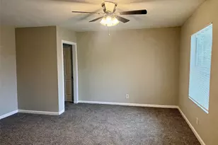 6743 Crestmont St, Houston, TX 77033 - Photo 7