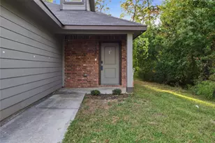 15082 Arrowhead Loop E, Willis, TX 77378 - Photo 3