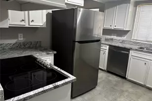 2942 Jenny Dr, Sugar Land, TX 77479 - Photo 5