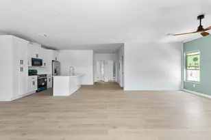 1325 35th St, Galveston, TX 77550 - Photo 5