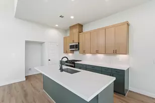 9214 Ft George St, Houston, TX 77063 - Photo 3