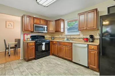 10739 Parkland Woods Dr, Sugar Land, TX 77498 - Photo 11