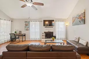 10739 Parkland Woods Dr, Sugar Land, TX 77498 - Photo 5