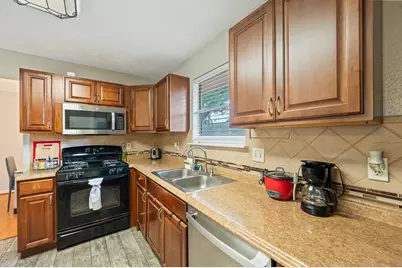 10739 Parkland Woods Dr, Sugar Land, TX 77498 - Photo 9