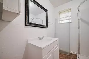 227 N Austin Dr, Angleton, TX 77515 - Photo 27